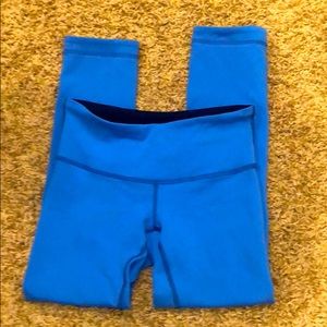 Lululemon Size 2 Crop Reversible Navy Blue/Blue